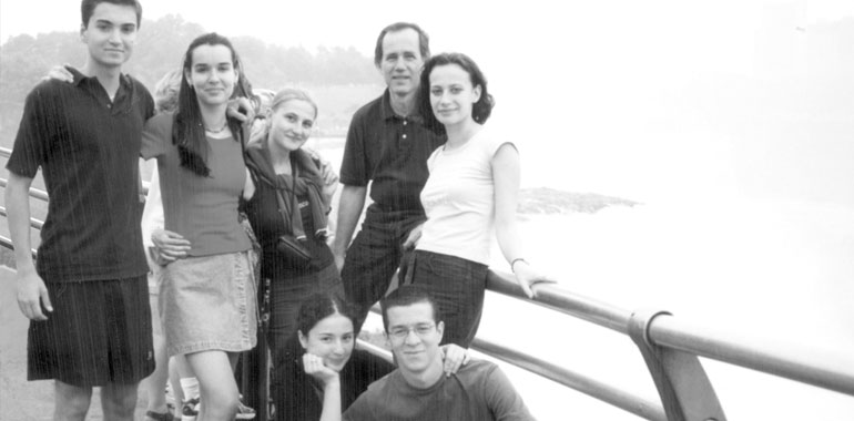 Beluska’s Magic Violin Lures Romanian Students Abroad